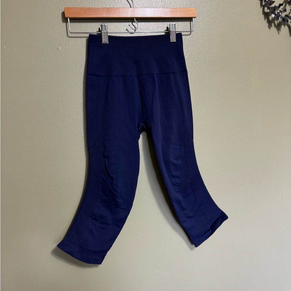 Lukulemon Navy Capri Leggings, Size S‎